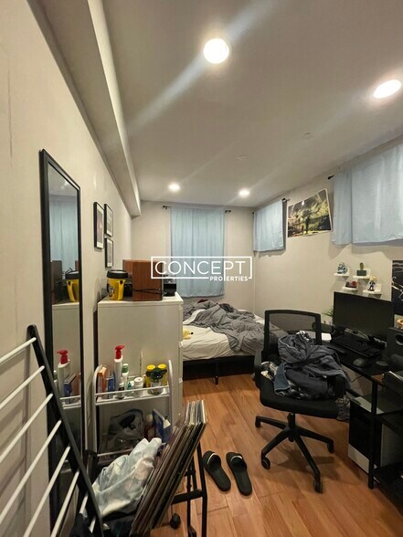 Building Photo - 721 Parker St