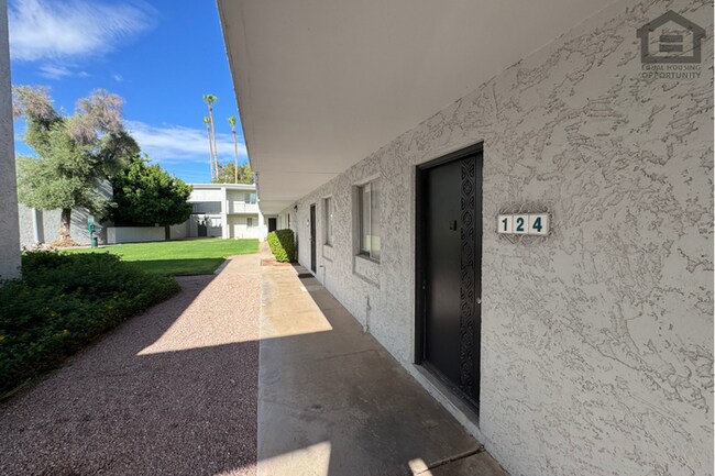 Building Photo - 1Bed/1Bath Partially Furnished Ground Floor Apt at Osborn Rd/68th St! Second Chance Rental!