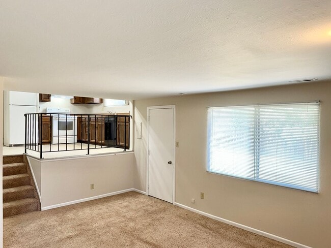 Building Photo - 3 Bedroom 2 1/2 Bath Home Nestled on a Qui...