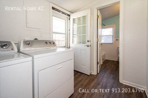 Building Photo - 8033 Robinson-