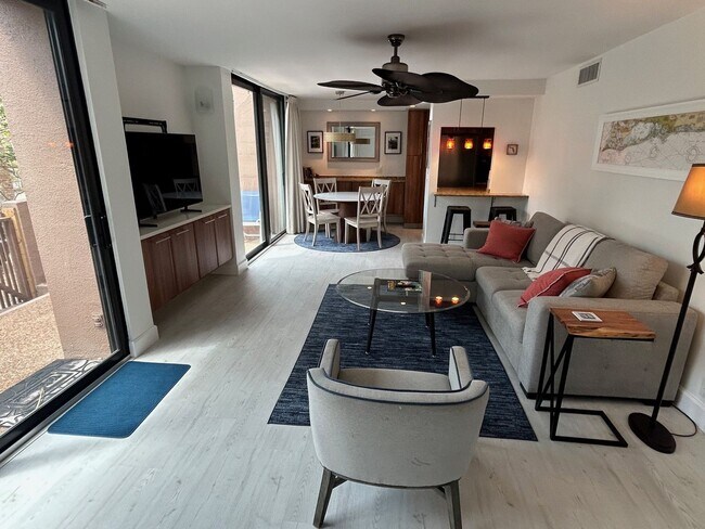 Building Photo - 1 Bedroom 1 Bath Condo Sandy Cove II Short...