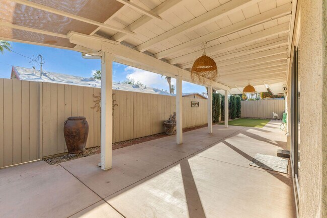 Building Photo - 74773 Leslie Ave