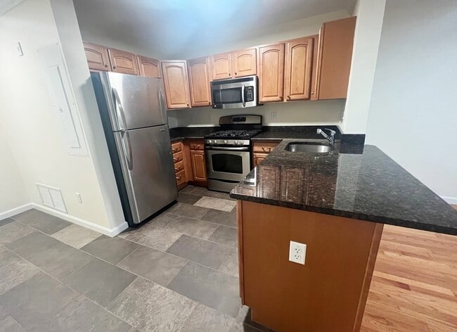 Building Photo - 446 Belgrade Ave