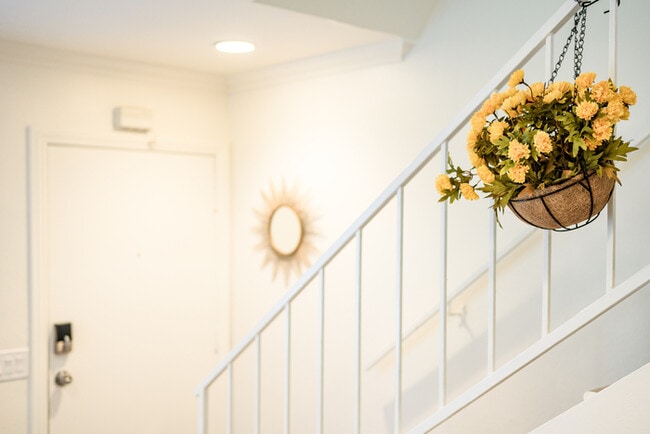 Building Photo - 734 Claraday St