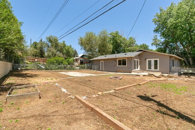 Building Photo - Central Location | 15 Min to Peterson, 20 ...