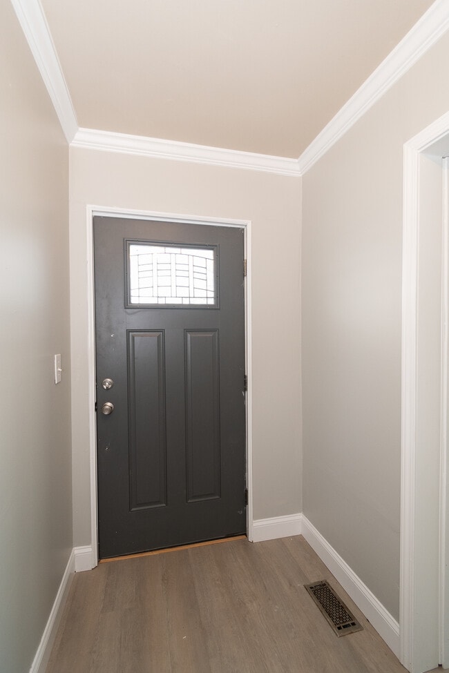 Building Photo - 412 Keeble St