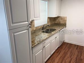 Building Photo - 712 Isleton Dr