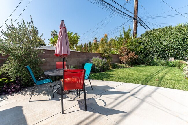 Building Photo - Contemporary New home in Monrovia