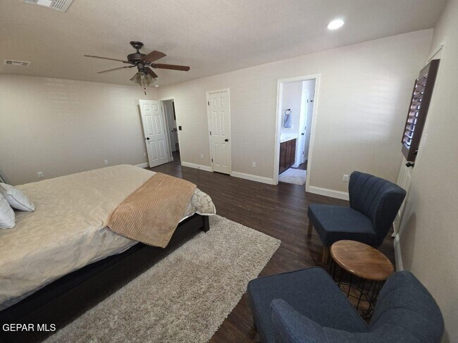 Building Photo - 12867 Hidden Grove Dr