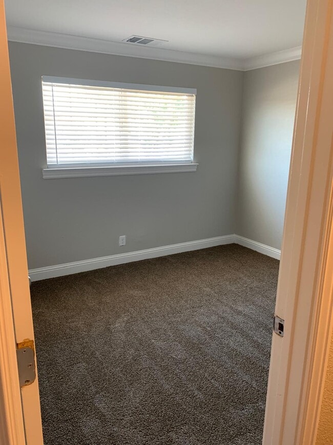 Building Photo - 2418 R St