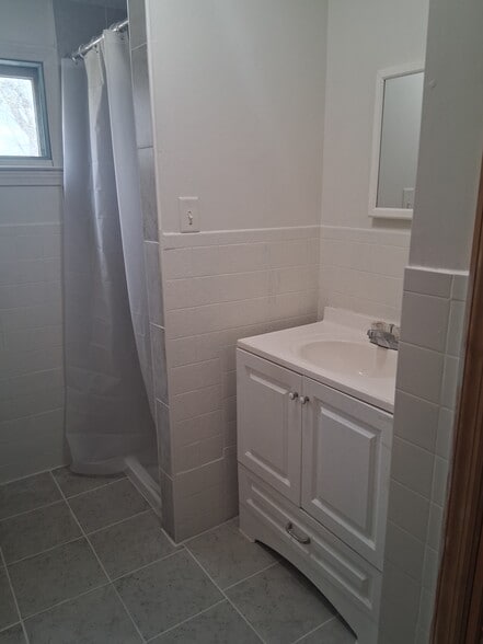 Building Photo - 195 Emerald Pl