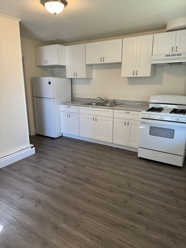 Building Photo - 3 Bedroom / 1 Bathroom Home in Allentown!