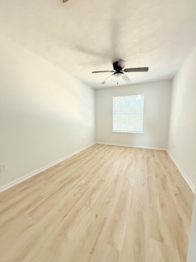 Building Photo - 6810 Strathmore Pl Ct