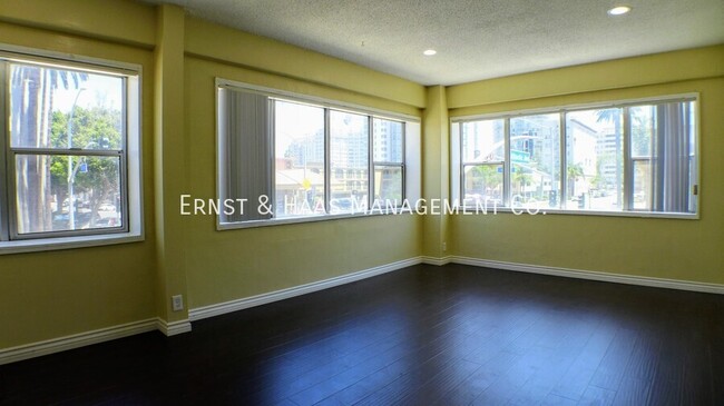 Building Photo - Amazing East Village Apartment with Great ...