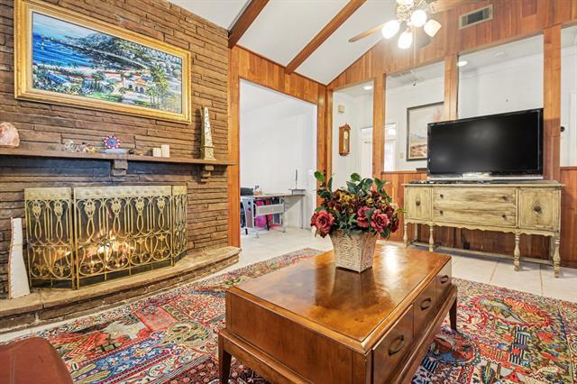 Building Photo - 14140 Hillcrest Rd