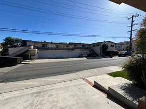 Building Photo - 2000 Carnegie Ln