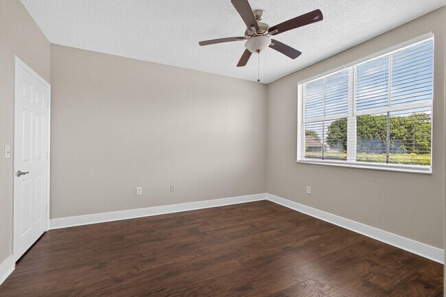 Building Photo - 2040 Greenview Shores Blvd