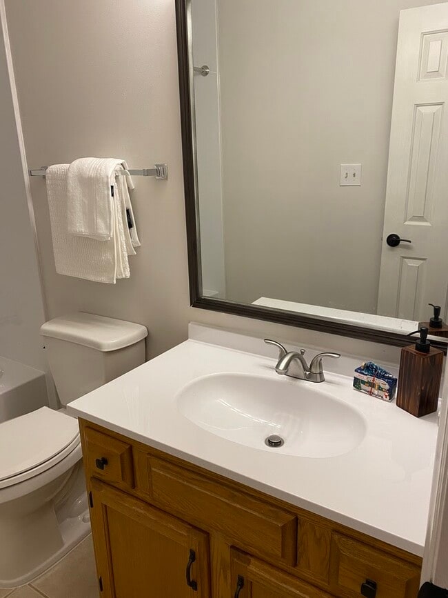 Building Photo - 118 W Skyhawk Dr