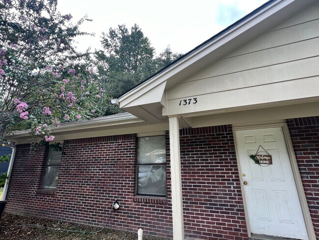 Building Photo - Hampton 1371-1373