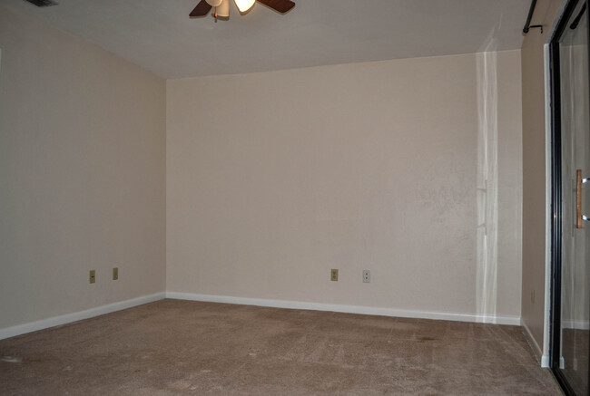 Building Photo - Greenleaf 2bd/2bath