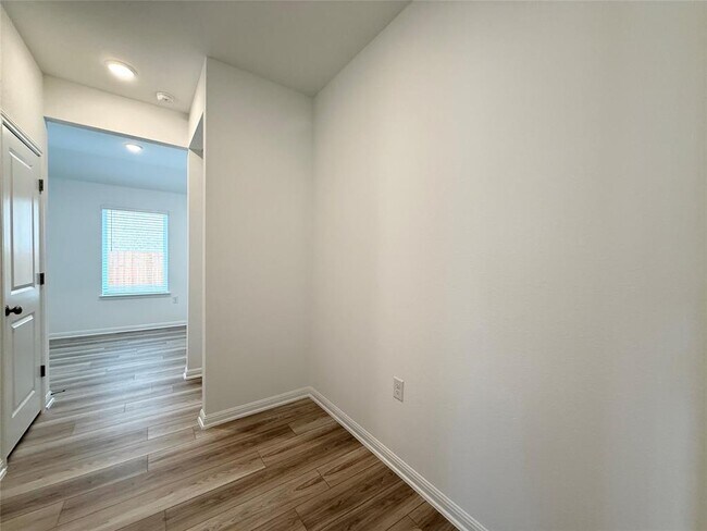 Building Photo - 15409 Flowers Vw