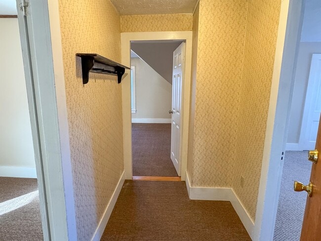 Building Photo - 334 Elm St