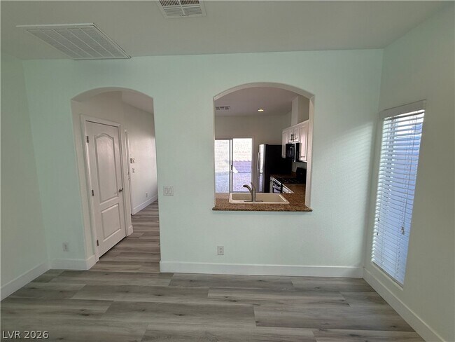 Building Photo - 5568 Jelsma Ave