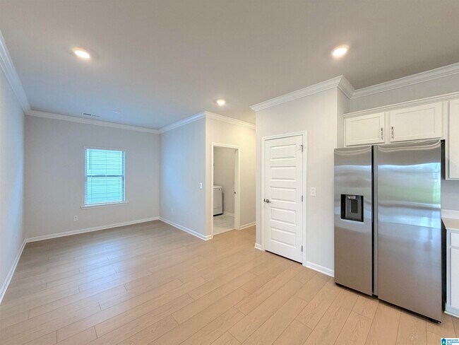 Building Photo - 305 Susan Lynn Dr