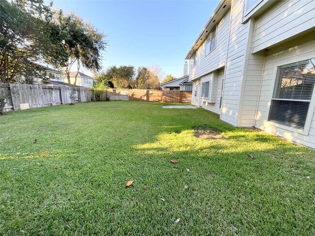 Building Photo - 17607 W Copper Lakes Dr