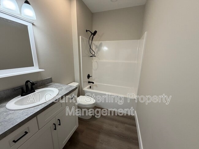 Building Photo - 1418 SE Magnolia Loop