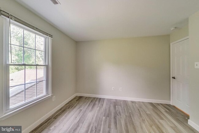 Building Photo - 12004 Montrose Village Terrace