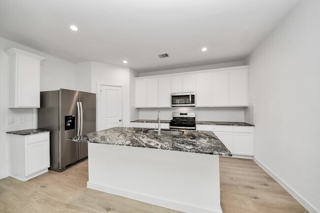 Building Photo - 7811 Bel Fiore Dr