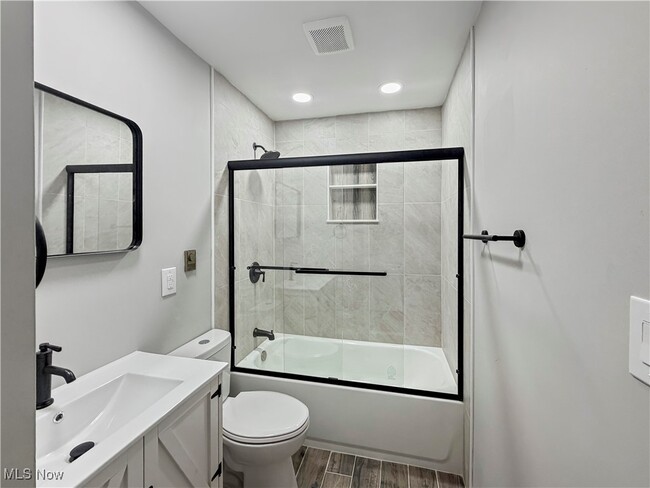 Building Photo - 54 Juanita St