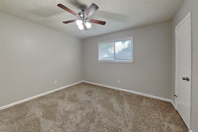 Building Photo - 14227 Bella Dr