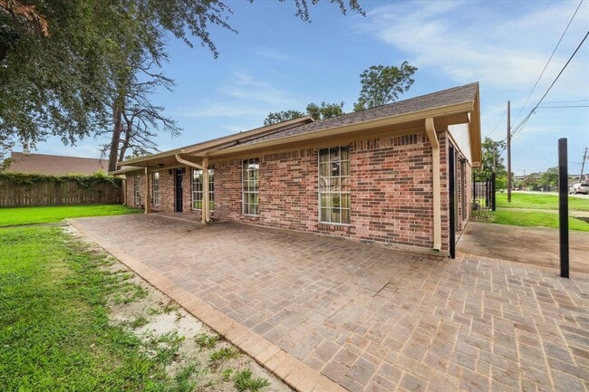 Building Photo - 7731 Schneider St