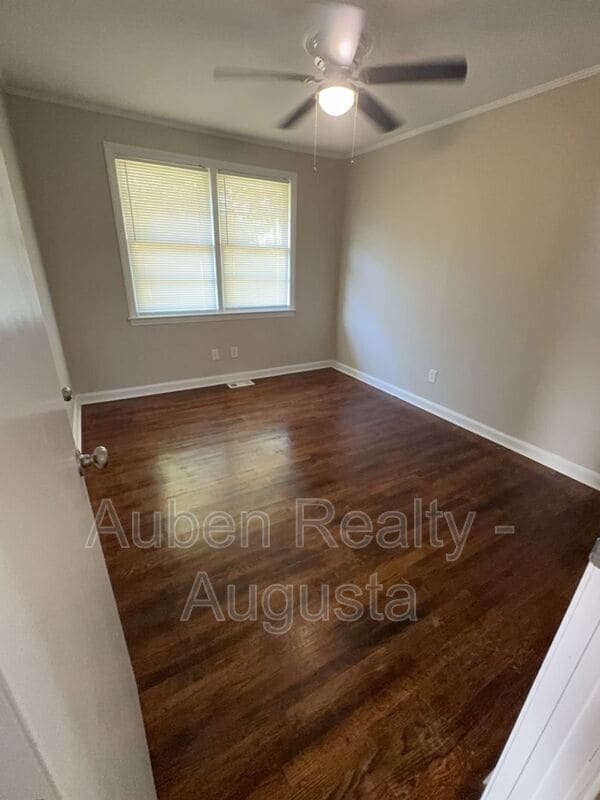 Building Photo - 3524 Rainbow Rd