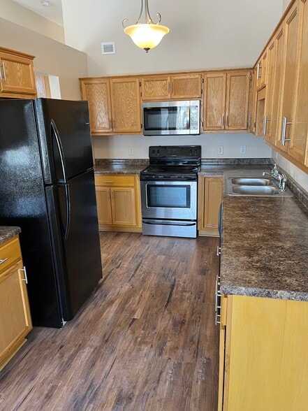 Building Photo - 540 6th Ave NE