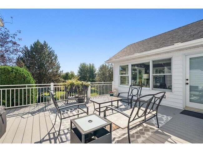 Building Photo - 9520 Scott St