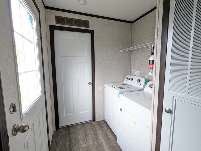 Building Photo - 46000 Geddes Rd