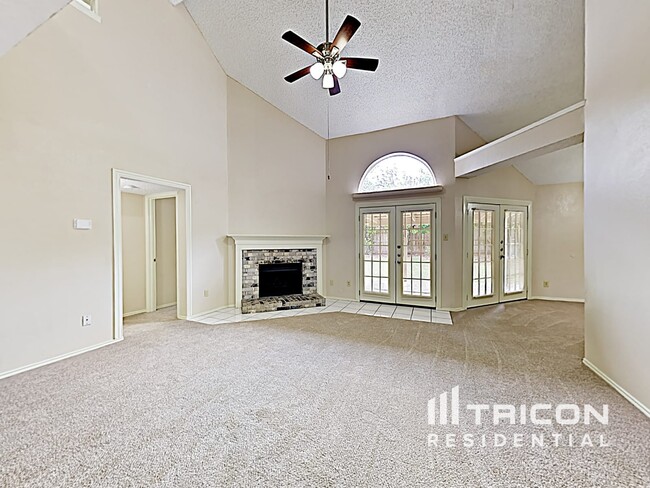 Building Photo - 3301 Plantation Ln