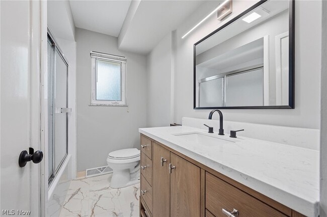 Building Photo - 333 E Ridgewood Dr