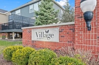 Building Photo - 47713 Hillcrest Dr