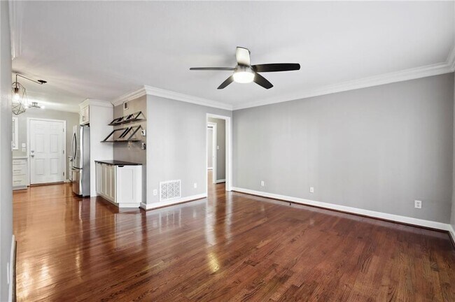 Building Photo - 885 Briarcliff Rd NE