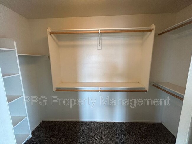 Building Photo - 17931 W Sunnyslope Ln