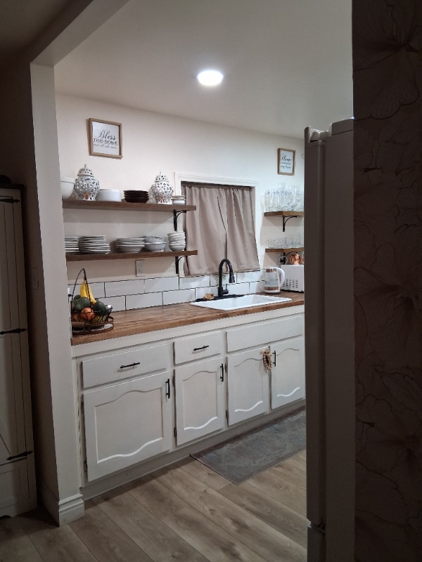 Building Photo - 1022 S Vancouver Ave