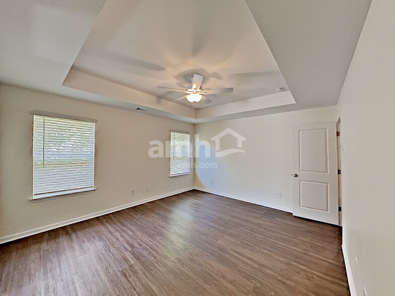 Building Photo - 505 Camp dr