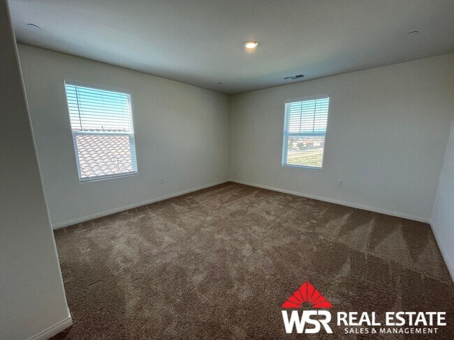 Building Photo - Stunning 6-Bedroom, 3-Bathroom Home for rent in a newer neighborhood