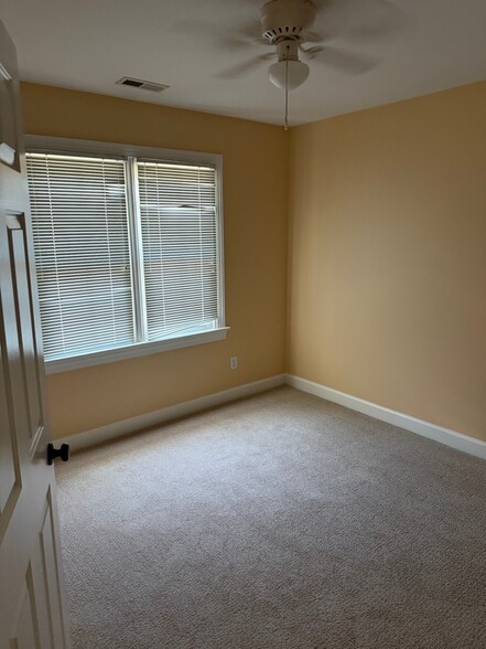 Building Photo - 504 Thorngate Rd