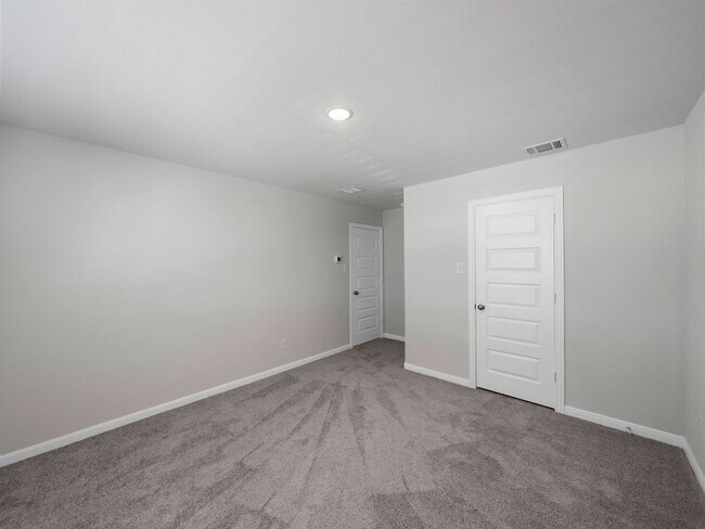 Building Photo - Almost New, Modern Look 4 Bed 3 Bath House...