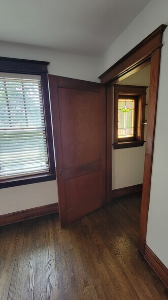 Building Photo - 5537 Holly Hills Ave